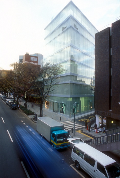 于 2003 年开幕的东京表参道迪奥旗舰店.
