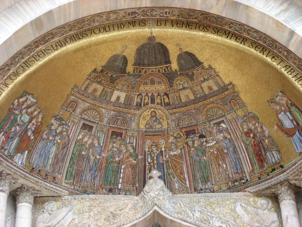 威尼斯圣马可大教堂外部的壁画